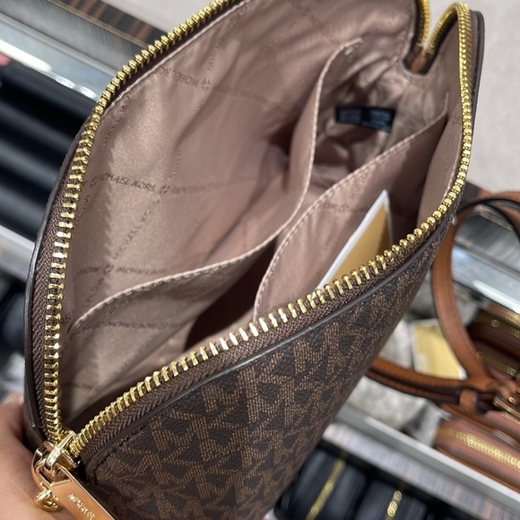 MICHAEL KORS Jet Set Medium Logo Dome Satchel Crossbody 
Brown 
NWT - Picture 13 of 16